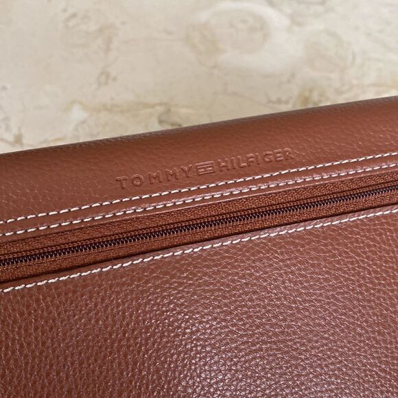 Tommy Hilfiger Large Travel Wallet - Picture 3 of 13